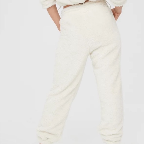 (SOLD) OFFLINE AERIE XL Offwhite sherpa zipper pocket cozy warm jogger pants - Picture 4 of 9